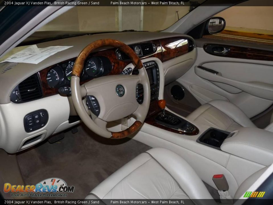 2004 Jaguar XJ Vanden Plas British Racing Green / Sand Photo #17