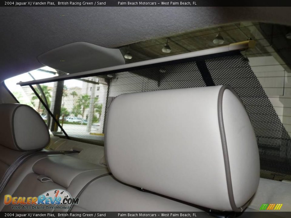 2004 Jaguar XJ Vanden Plas British Racing Green / Sand Photo #24