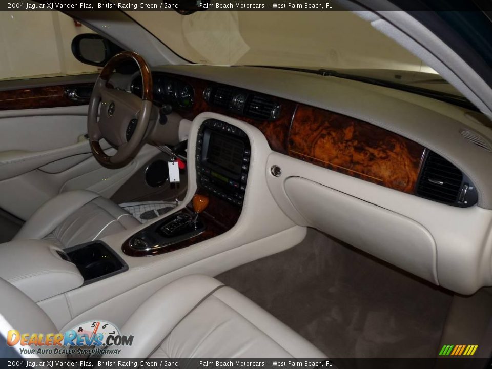 2004 Jaguar XJ Vanden Plas British Racing Green / Sand Photo #28