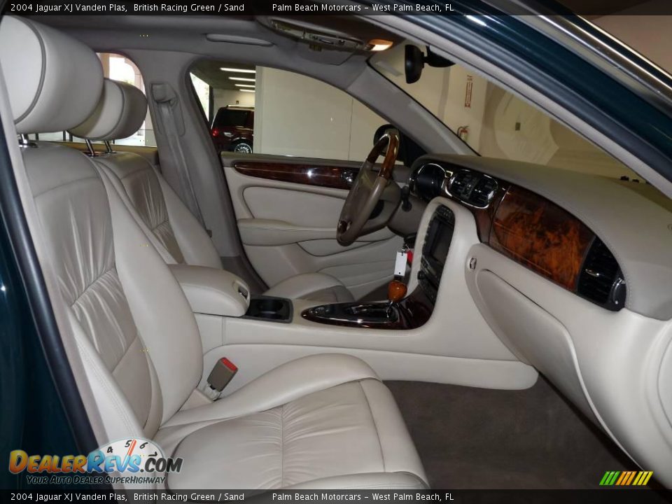 2004 Jaguar XJ Vanden Plas British Racing Green / Sand Photo #29