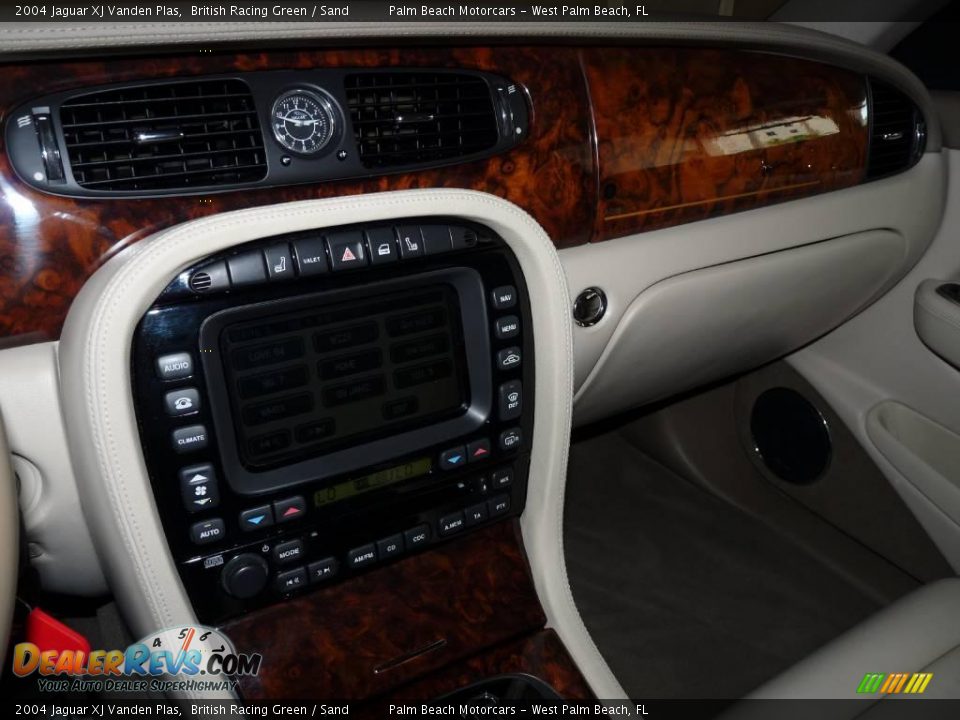 2004 Jaguar XJ Vanden Plas British Racing Green / Sand Photo #33