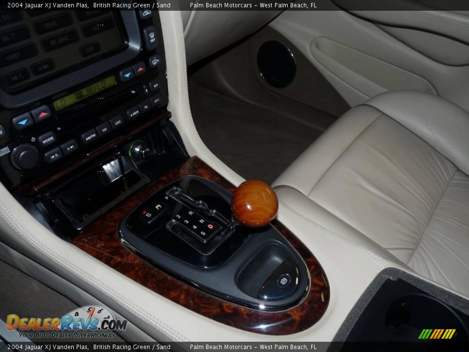 2004 Jaguar XJ Vanden Plas British Racing Green / Sand Photo #34