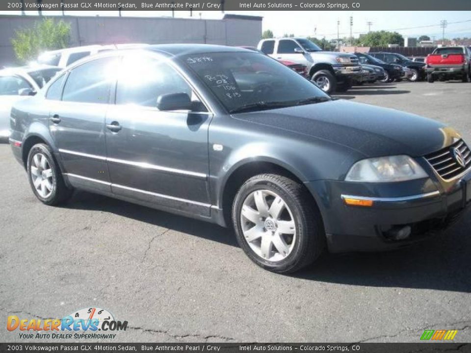 2003 Volkswagen Passat GLX 4Motion Sedan Blue Anthracite Pearl / Grey Photo #2
