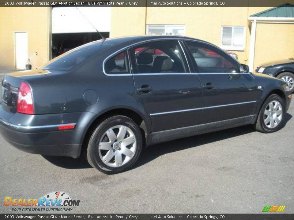 2003 Volkswagen Passat GLX 4Motion Sedan Blue Anthracite Pearl / Grey Photo #3