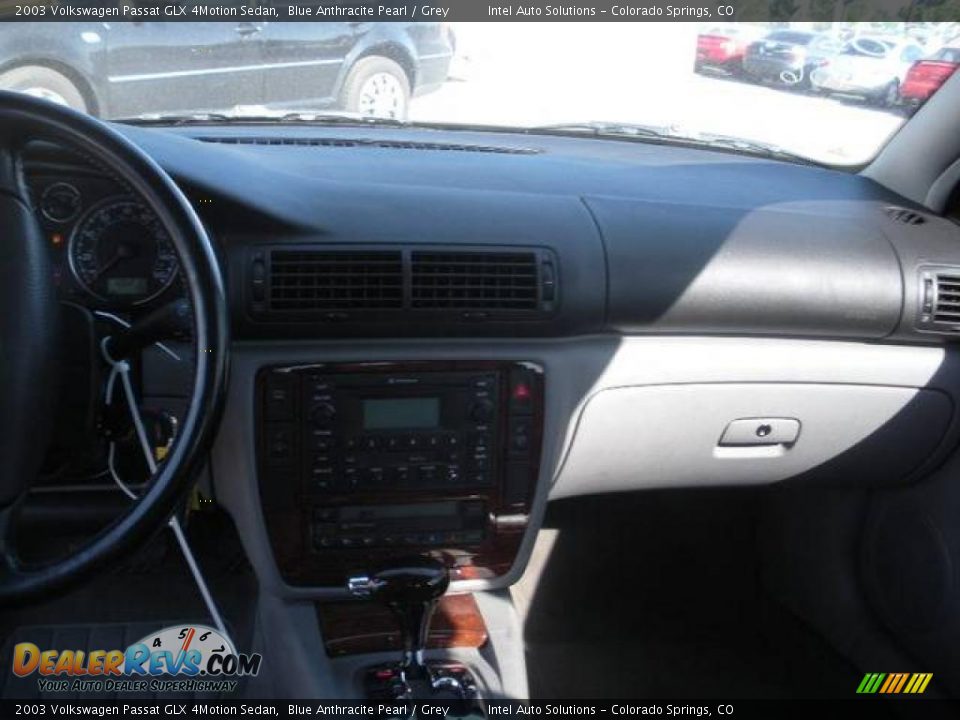 2003 Volkswagen Passat GLX 4Motion Sedan Blue Anthracite Pearl / Grey Photo #7
