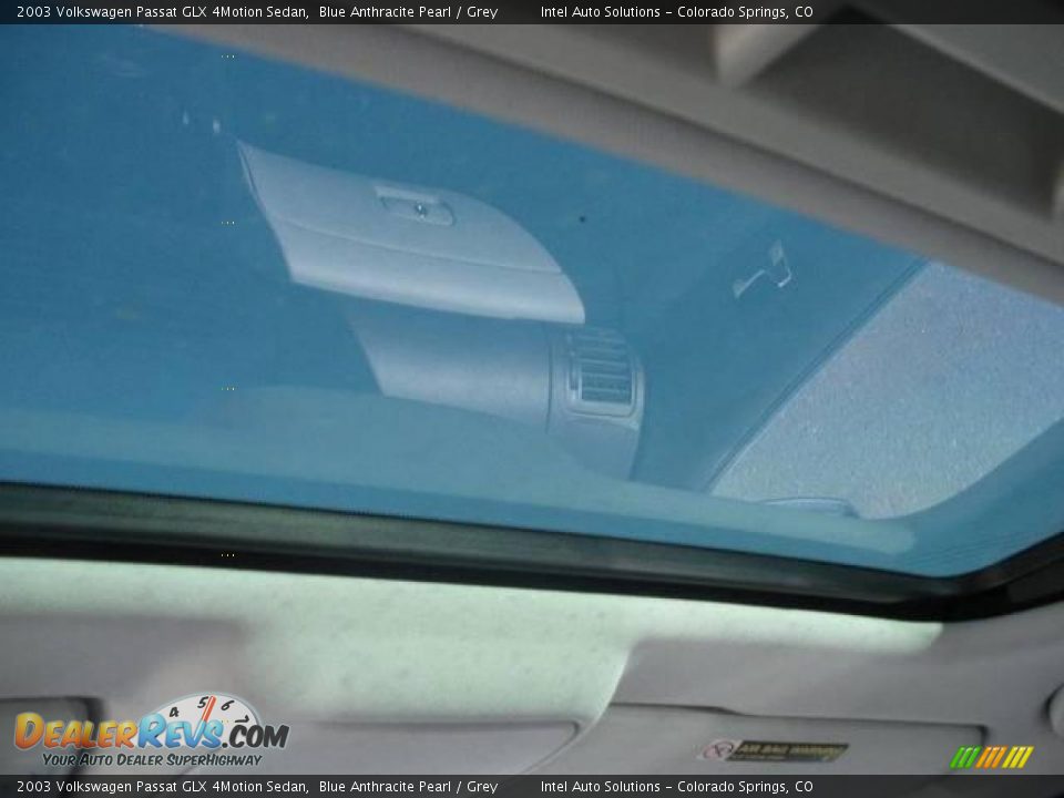 2003 Volkswagen Passat GLX 4Motion Sedan Blue Anthracite Pearl / Grey Photo #10