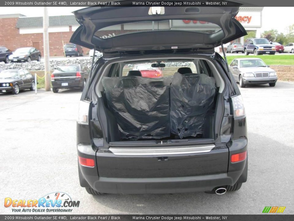 2009 Mitsubishi Outlander SE 4WD Labrador Black Pearl / Black Photo #17