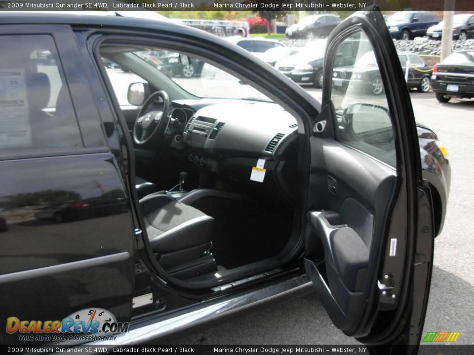 2009 Mitsubishi Outlander SE 4WD Labrador Black Pearl / Black Photo #21
