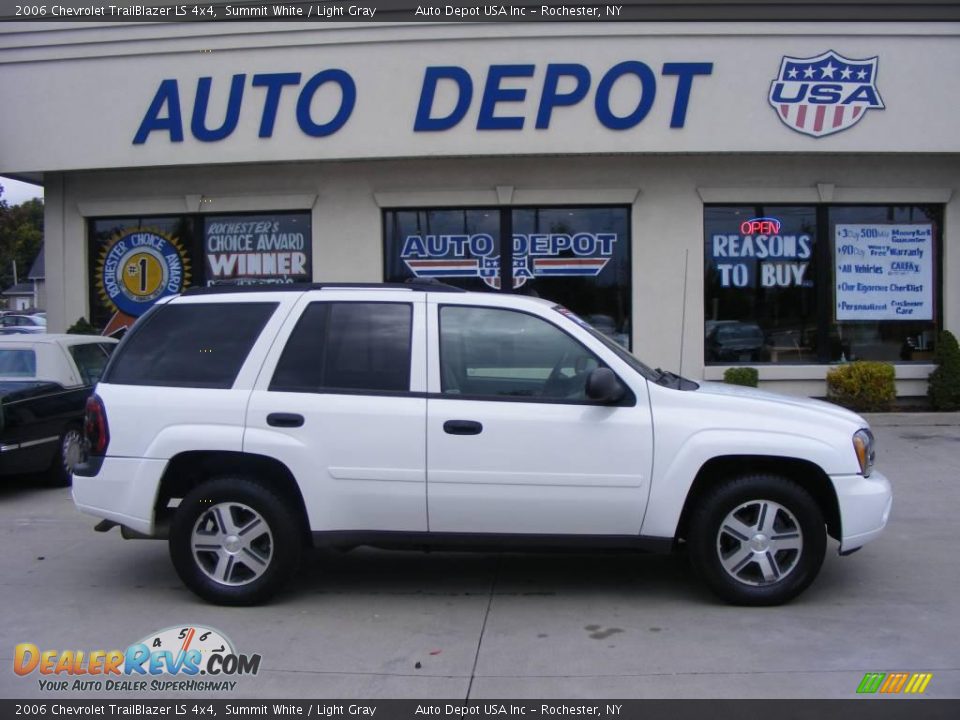 2006 Chevrolet TrailBlazer LS 4x4 Summit White / Light Gray Photo #1