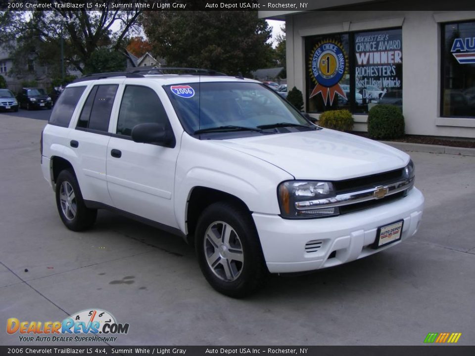 2006 Chevrolet TrailBlazer LS 4x4 Summit White / Light Gray Photo #2