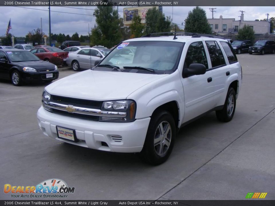 2006 Chevrolet TrailBlazer LS 4x4 Summit White / Light Gray Photo #4