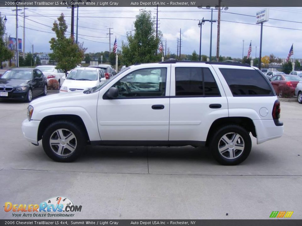 2006 Chevrolet TrailBlazer LS 4x4 Summit White / Light Gray Photo #5