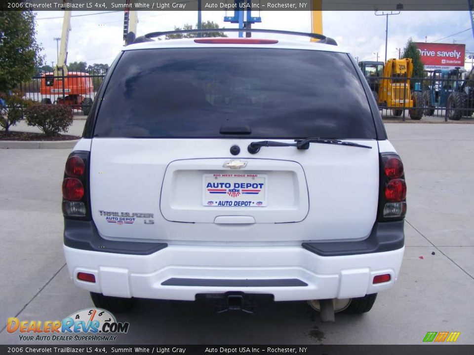 2006 Chevrolet TrailBlazer LS 4x4 Summit White / Light Gray Photo #6