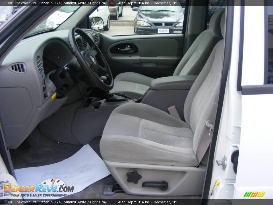 2006 Chevrolet TrailBlazer LS 4x4 Summit White / Light Gray Photo #7
