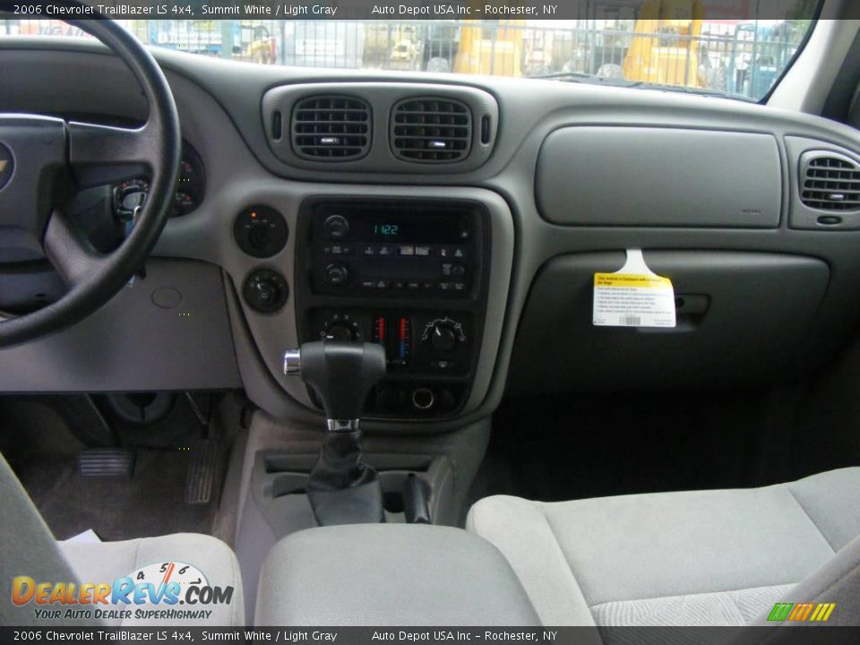 2006 Chevrolet TrailBlazer LS 4x4 Summit White / Light Gray Photo #9