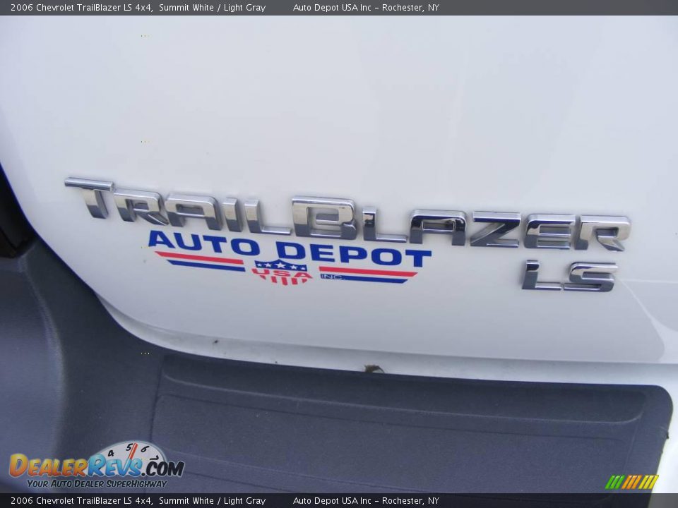 2006 Chevrolet TrailBlazer LS 4x4 Summit White / Light Gray Photo #15