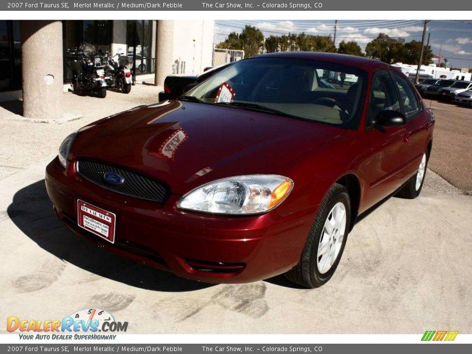2007 Ford Taurus SE Merlot Metallic / Medium/Dark Pebble Photo #2