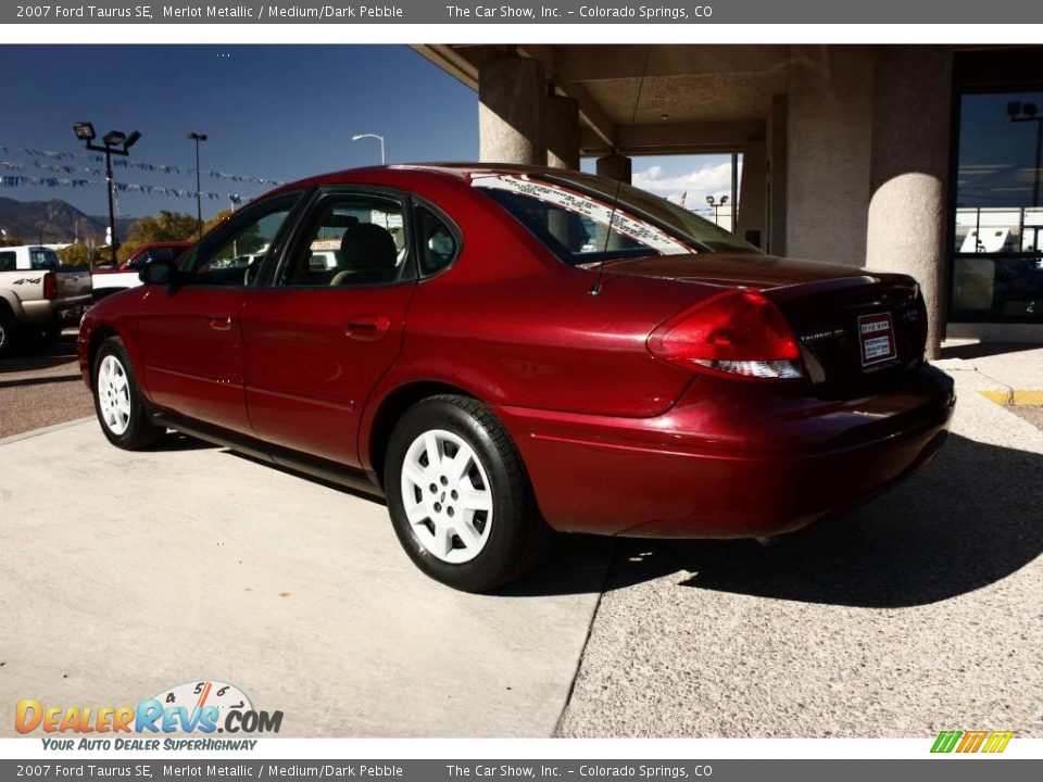 2007 Ford Taurus SE Merlot Metallic / Medium/Dark Pebble Photo #5