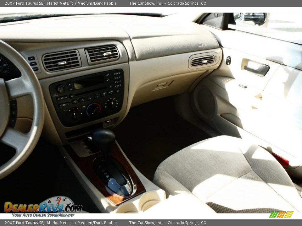 2007 Ford Taurus SE Merlot Metallic / Medium/Dark Pebble Photo #10