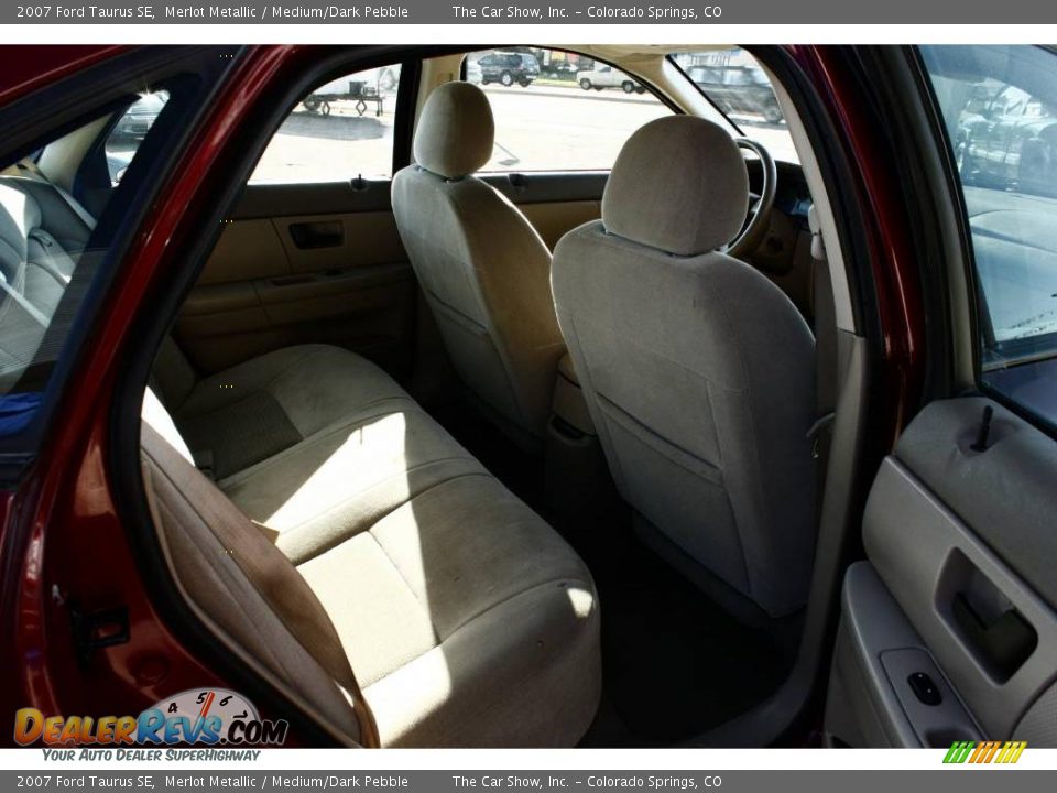 2007 Ford Taurus SE Merlot Metallic / Medium/Dark Pebble Photo #12