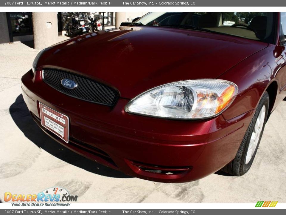 2007 Ford Taurus SE Merlot Metallic / Medium/Dark Pebble Photo #14
