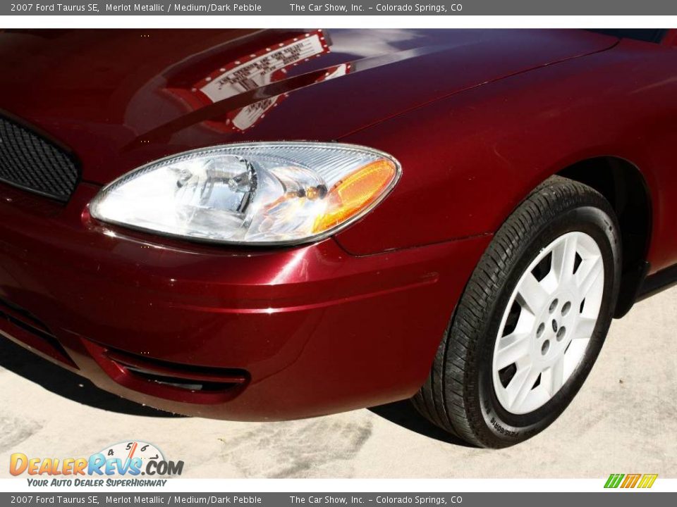 2007 Ford Taurus SE Merlot Metallic / Medium/Dark Pebble Photo #19
