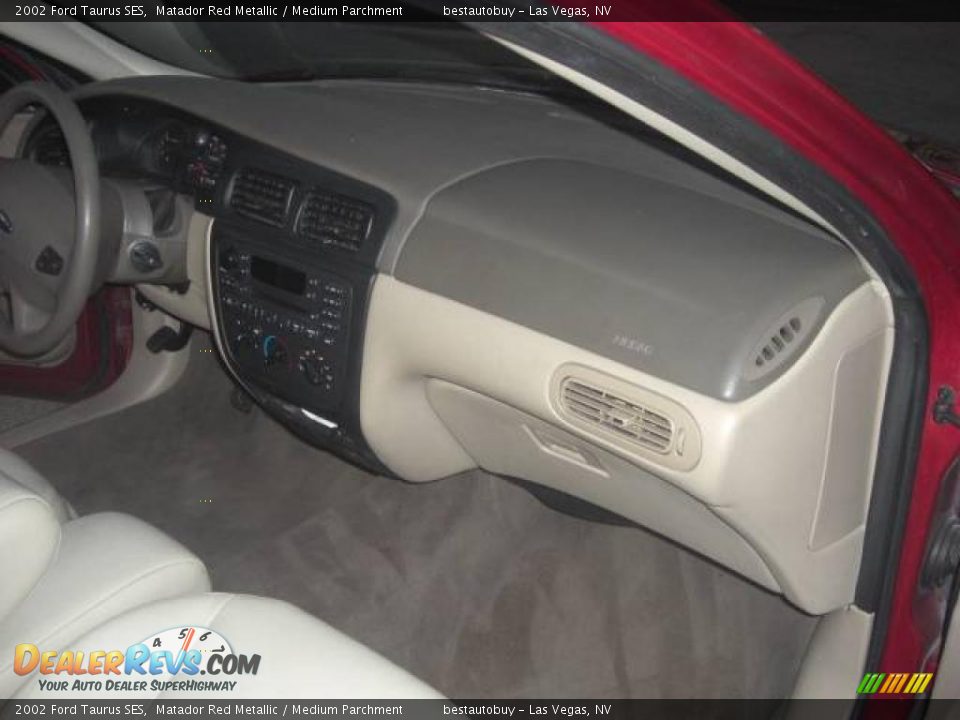 2002 Ford Taurus SES Matador Red Metallic / Medium Parchment Photo #17