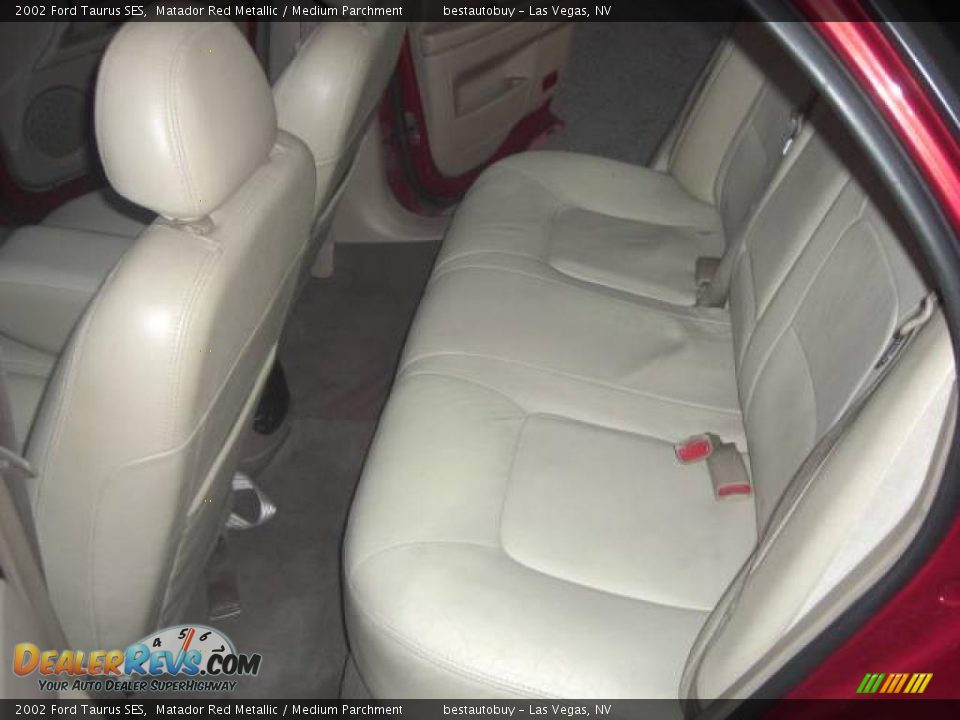 2002 Ford Taurus SES Matador Red Metallic / Medium Parchment Photo #19