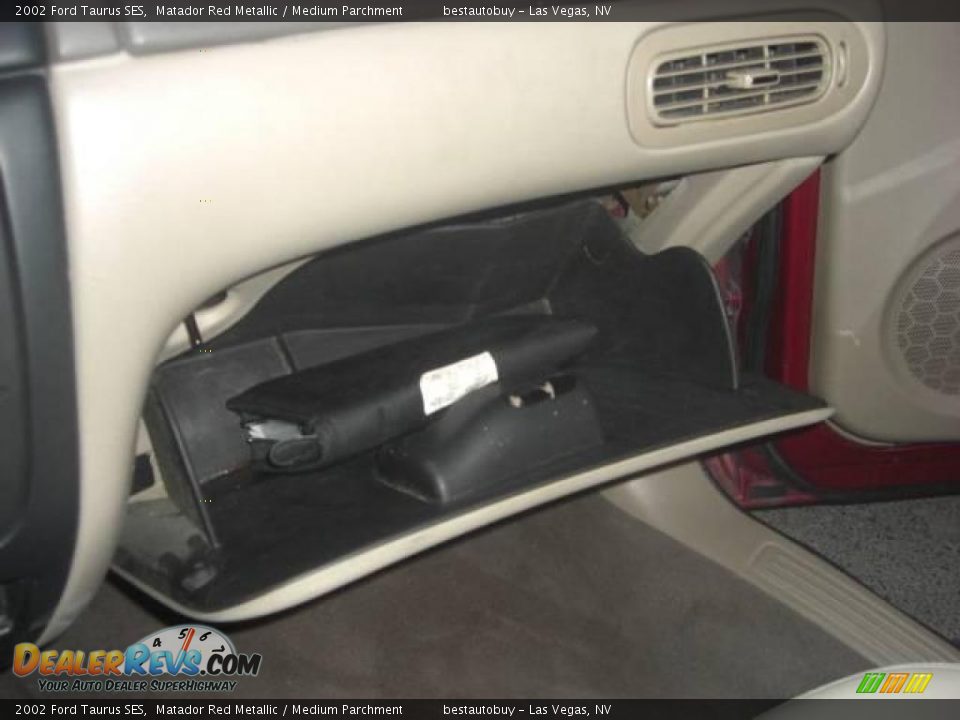 2002 Ford Taurus SES Matador Red Metallic / Medium Parchment Photo #27