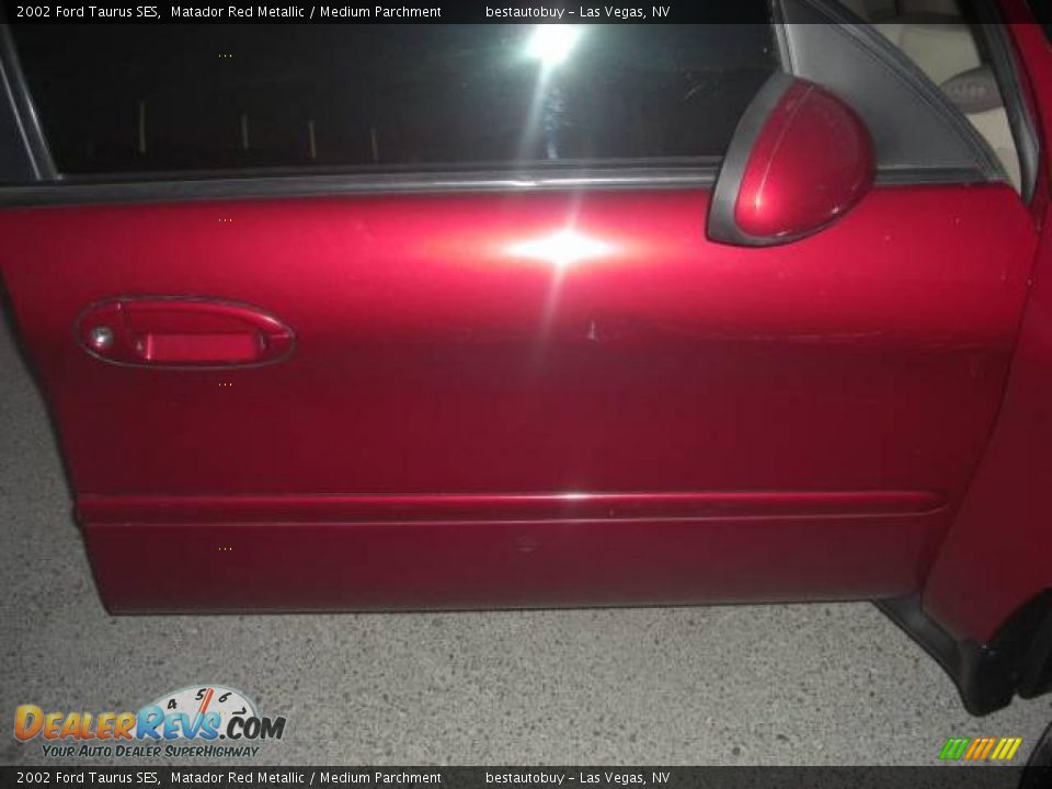 2002 Ford Taurus SES Matador Red Metallic / Medium Parchment Photo #31