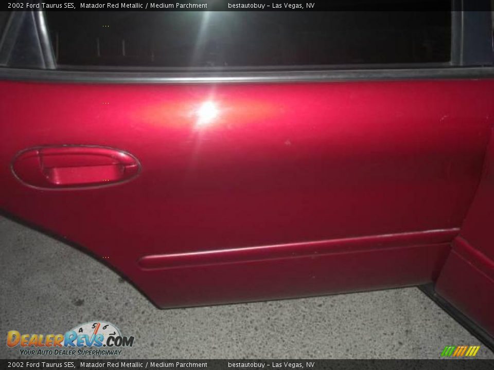 2002 Ford Taurus SES Matador Red Metallic / Medium Parchment Photo #32