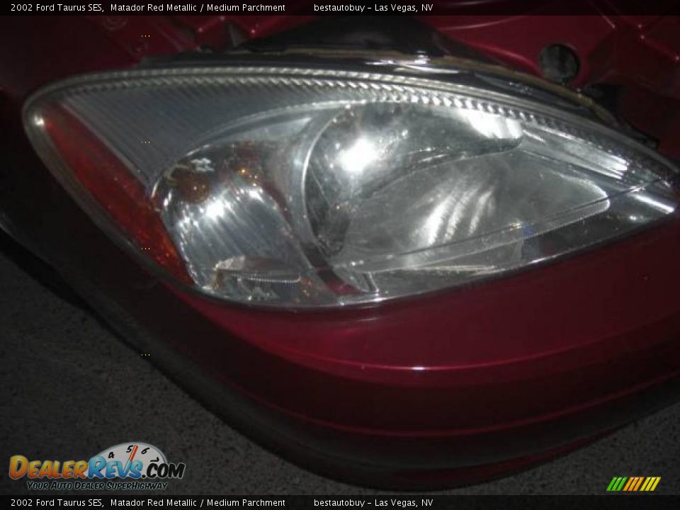 2002 Ford Taurus SES Matador Red Metallic / Medium Parchment Photo #34