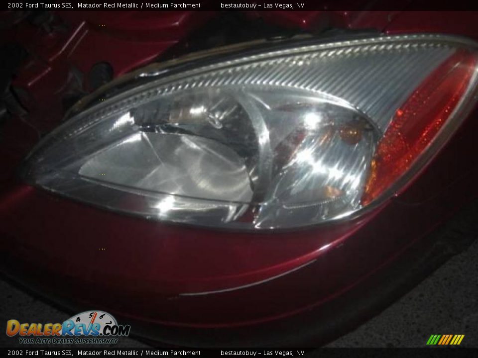 2002 Ford Taurus SES Matador Red Metallic / Medium Parchment Photo #35