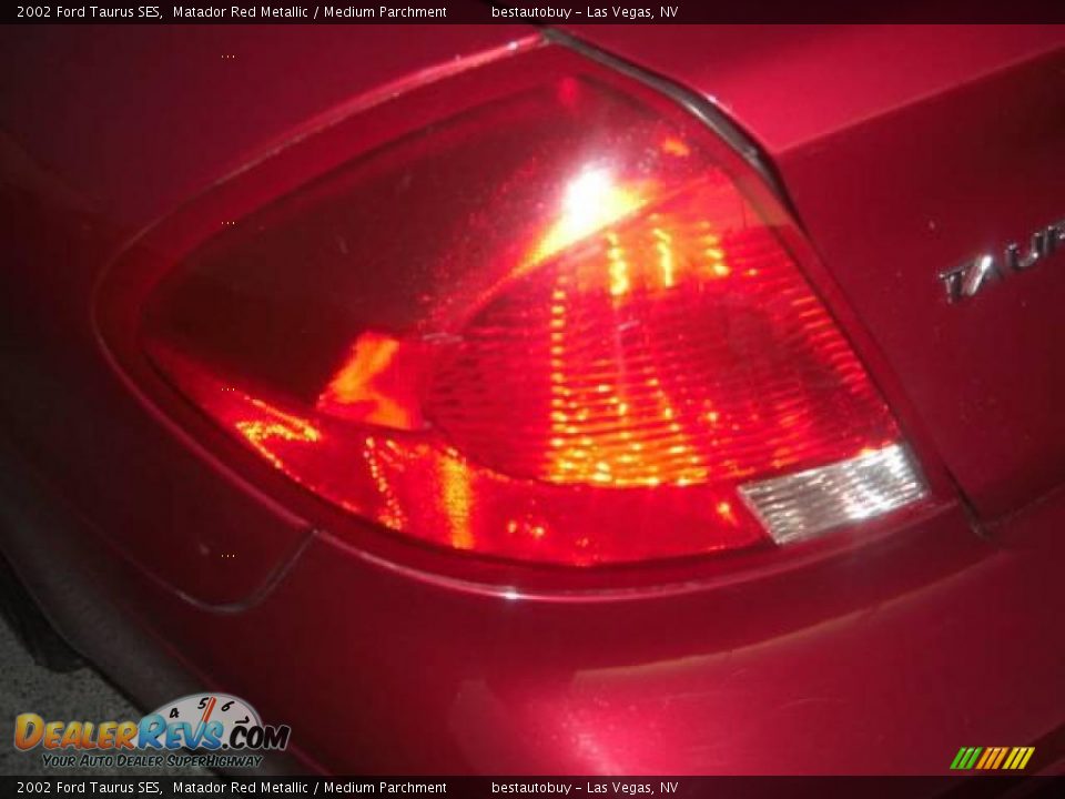 2002 Ford Taurus SES Matador Red Metallic / Medium Parchment Photo #36