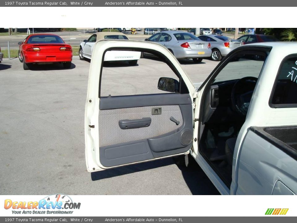 1997 Toyota Tacoma Regular Cab White / Grey Photo #11