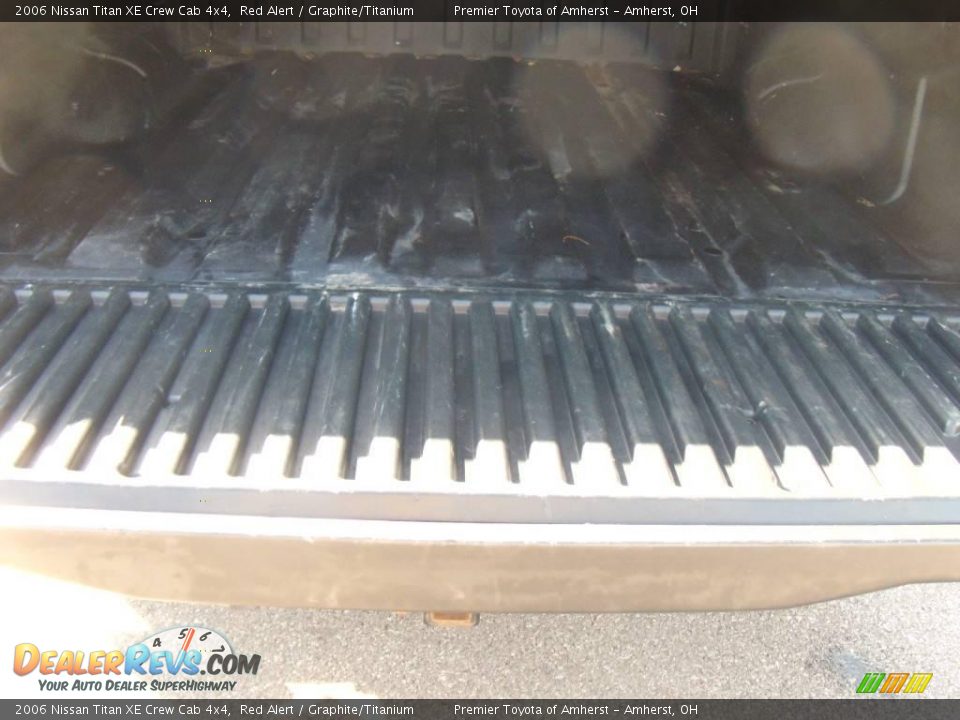 2006 Nissan Titan XE Crew Cab 4x4 Red Alert / Graphite/Titanium Photo #13
