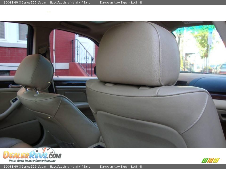 2004 BMW 3 Series 325i Sedan Black Sapphire Metallic / Sand Photo #10