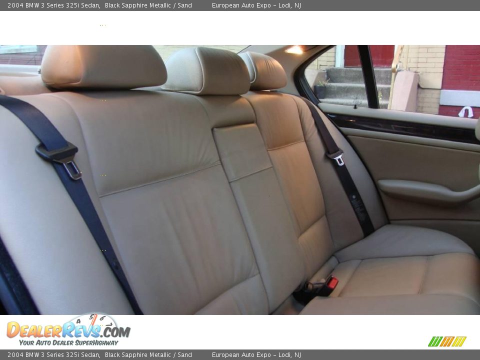 2004 BMW 3 Series 325i Sedan Black Sapphire Metallic / Sand Photo #11