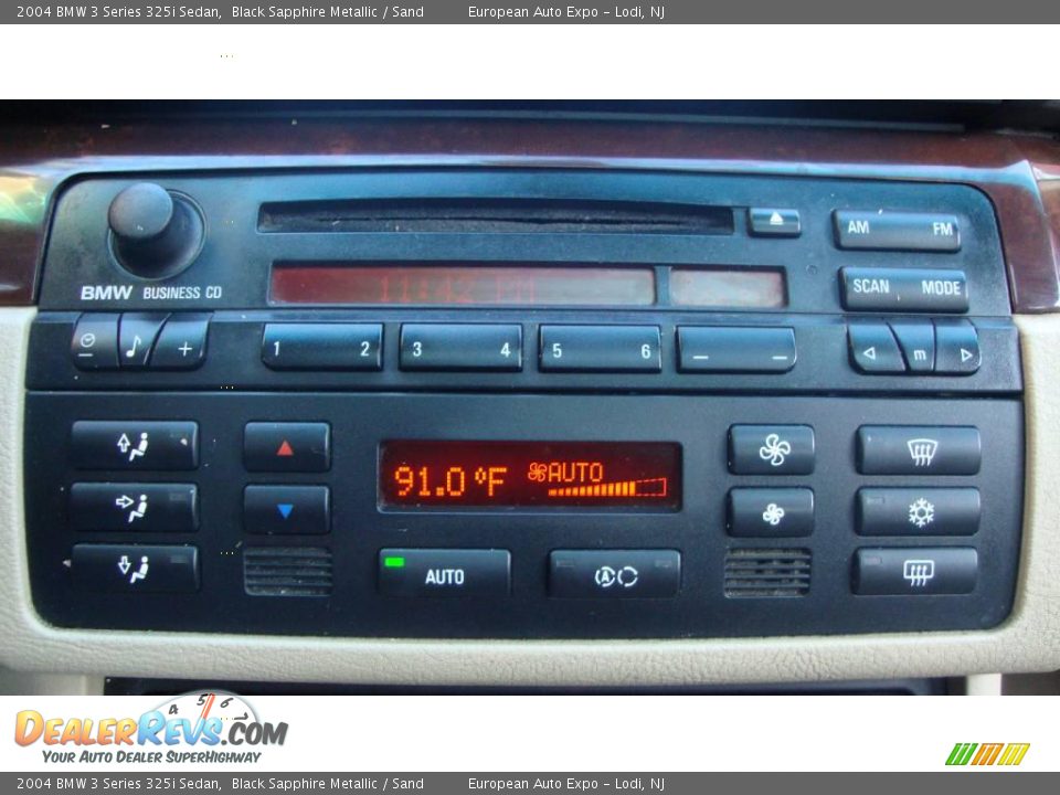 2004 BMW 3 Series 325i Sedan Black Sapphire Metallic / Sand Photo #16