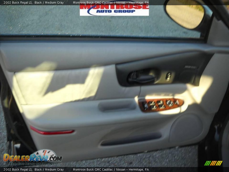 2002 Buick Regal LS Black / Medium Gray Photo #8