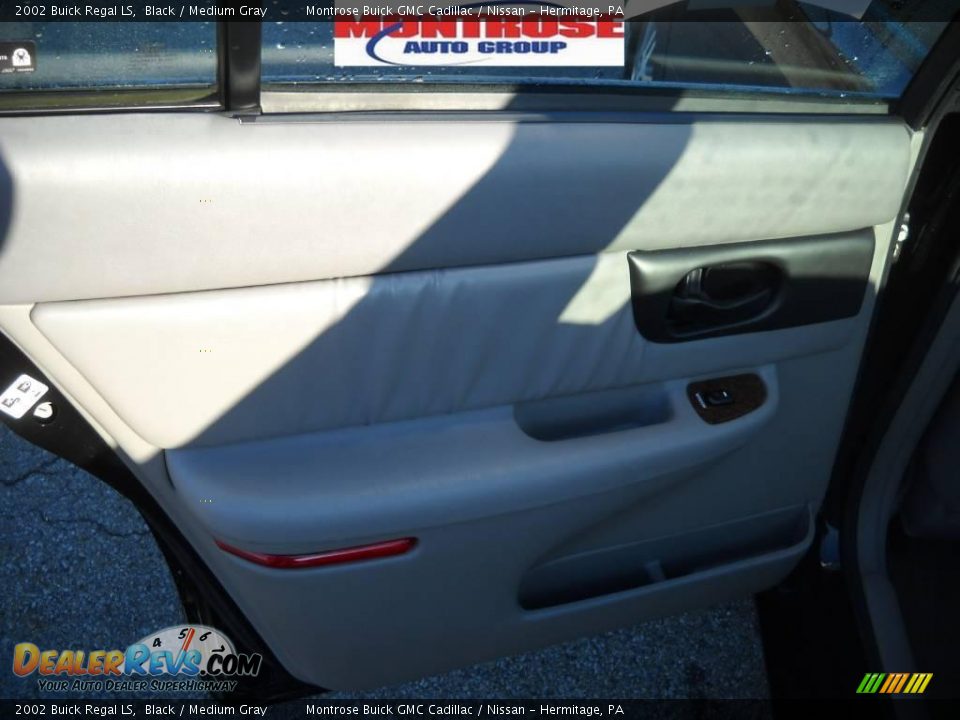 2002 Buick Regal LS Black / Medium Gray Photo #12