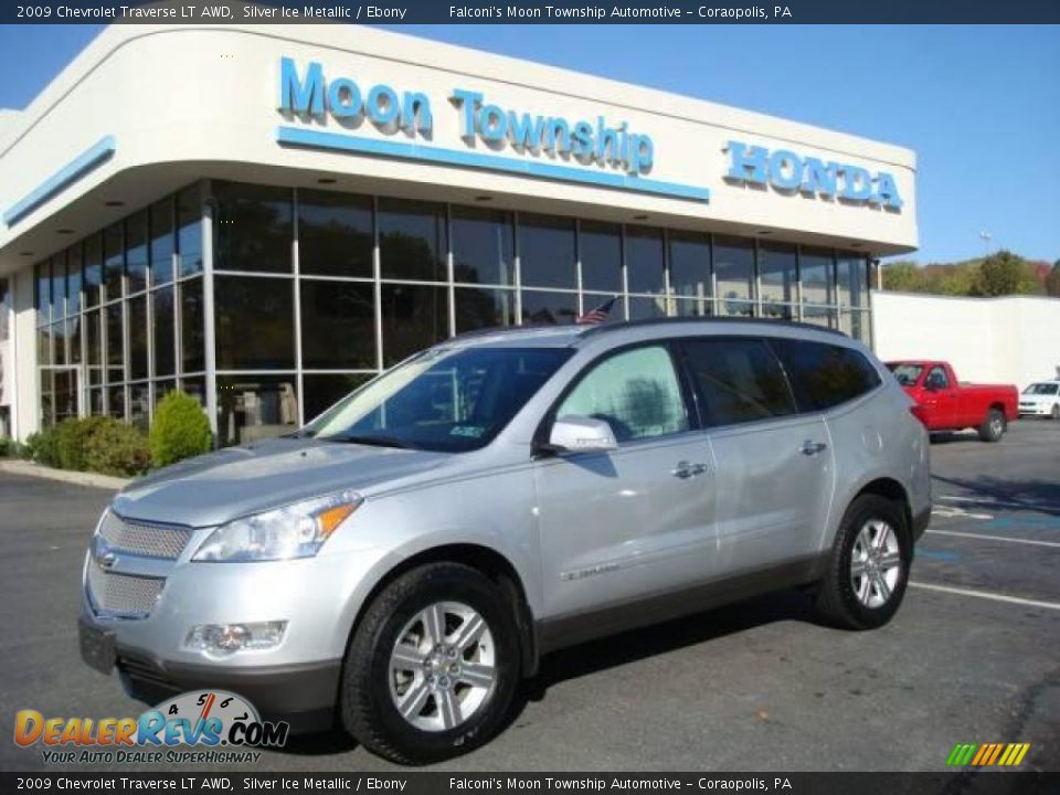 2009 Chevrolet Traverse LT AWD Silver Ice Metallic / Ebony Photo #1