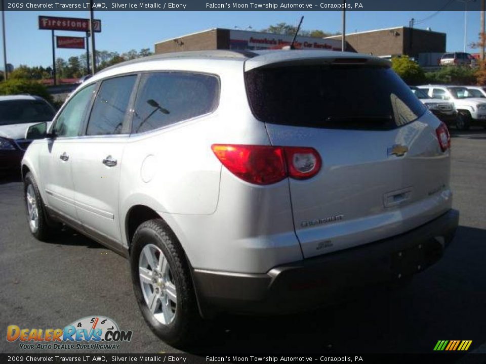 2009 Chevrolet Traverse LT AWD Silver Ice Metallic / Ebony Photo #2