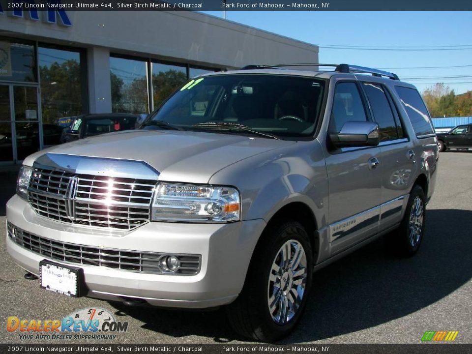 2007 Lincoln Navigator Ultimate 4x4 Silver Birch Metallic / Charcoal Photo #2