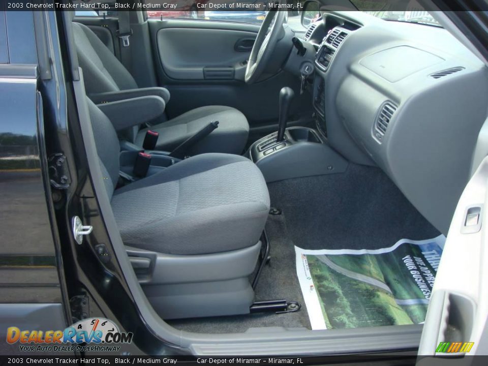 2003 Chevrolet Tracker Hard Top Black / Medium Gray Photo #11