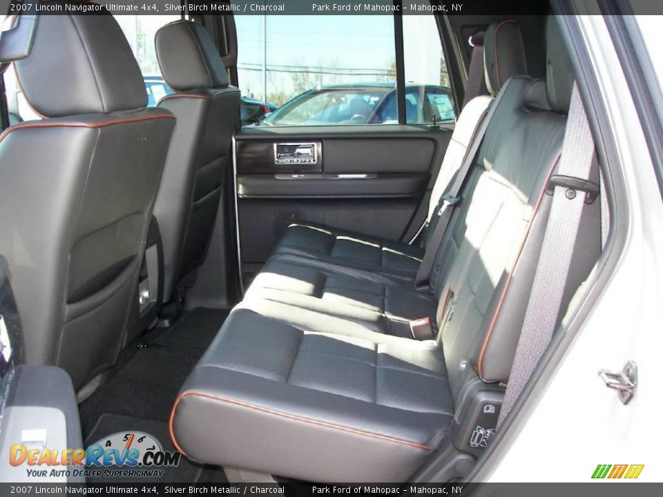 2007 Lincoln Navigator Ultimate 4x4 Silver Birch Metallic / Charcoal Photo #6