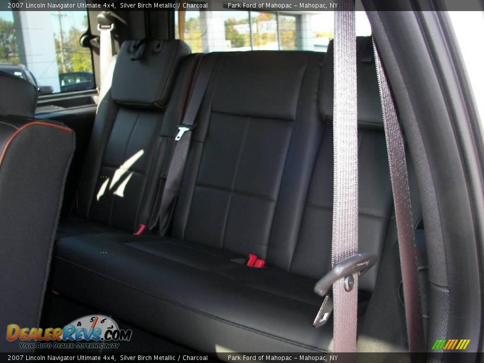 2007 Lincoln Navigator Ultimate 4x4 Silver Birch Metallic / Charcoal Photo #7