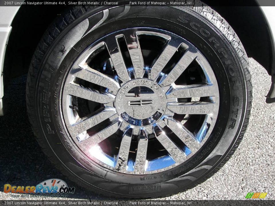 2007 Lincoln Navigator Ultimate 4x4 Silver Birch Metallic / Charcoal Photo #10