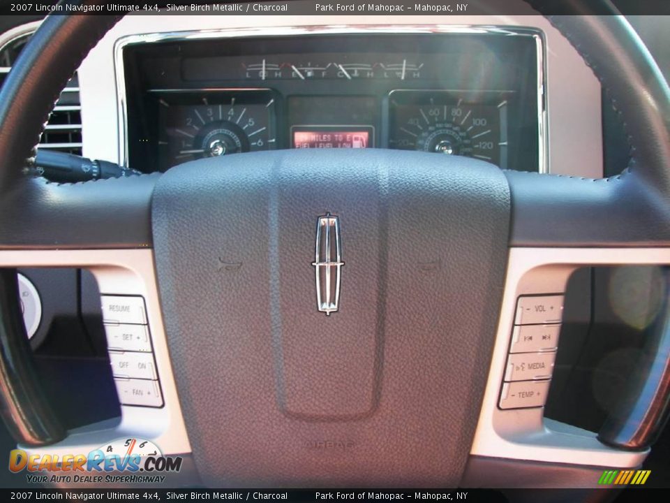 2007 Lincoln Navigator Ultimate 4x4 Silver Birch Metallic / Charcoal Photo #17