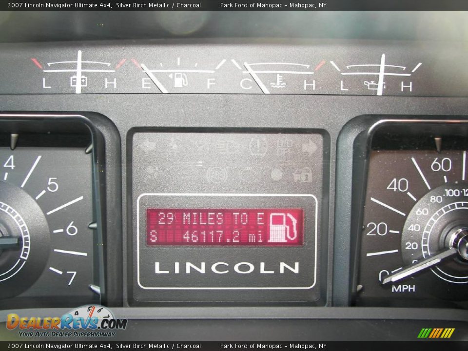 2007 Lincoln Navigator Ultimate 4x4 Silver Birch Metallic / Charcoal Photo #18